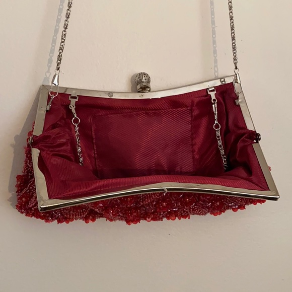 Small Red Beaded Bag - Picture 6 of 7